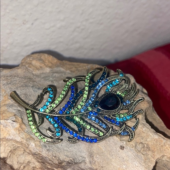 Jewelry - NEW Vintage STYLE Purple Blue & Green Rhinestoned Peacock Feather Broach